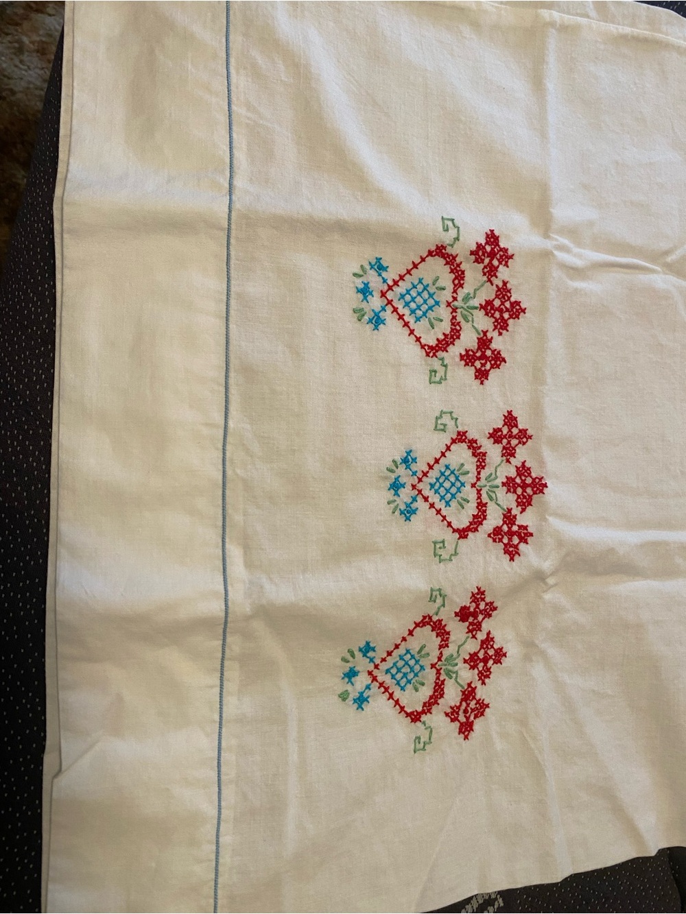 Embroidered Heart Pattern Pillowcases - Picture 3 of 8